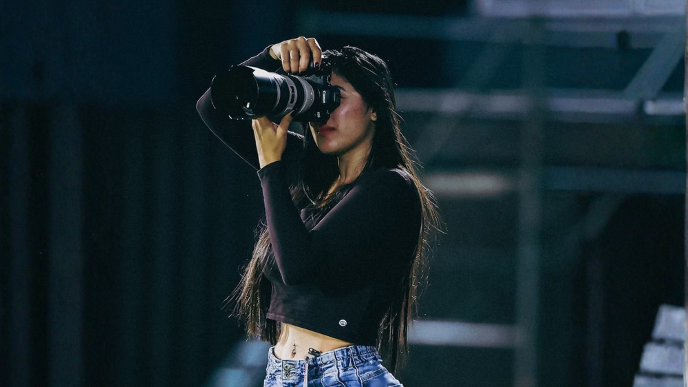 La controversia se encendió cuando la fotógrafa independiente Adriana Caballero quedó en el centro de los cuestionamientos tras la viralización de una imagen de su trabajo en el estadio.