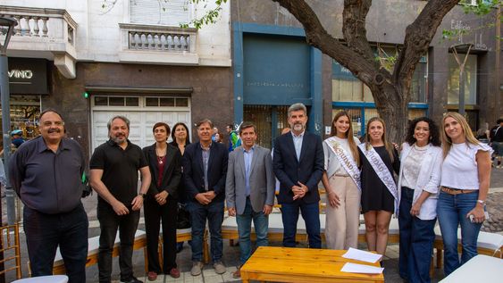 comercios con historia: ulpiano suarez homenajeo a locales con mas de 50 anos de trayectoria
