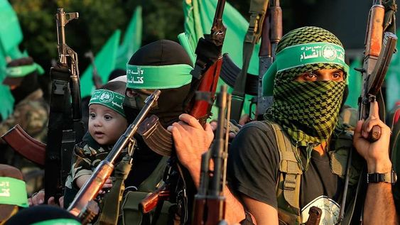 La agrupación terrorista dispone de un enorme apoyo económico internacional y, según la evidencia mostrada por las FDI durante los avances en la guerra contra Hamás, también cuenta con el apoyo logístico de la ONU.