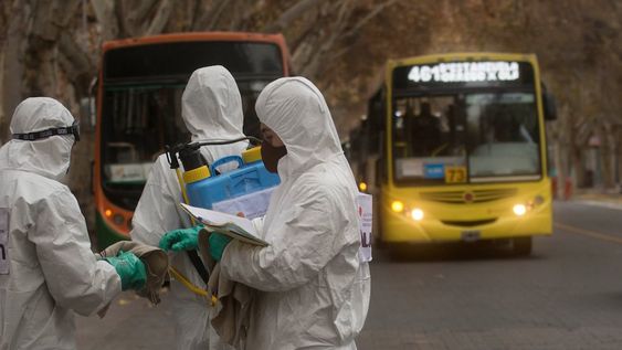 El Ejecutivo anunció una serie de restricciones nuevas referidas a la circulación del transporte público, entre otras cosas, a raíz del crecimiento de casos.
