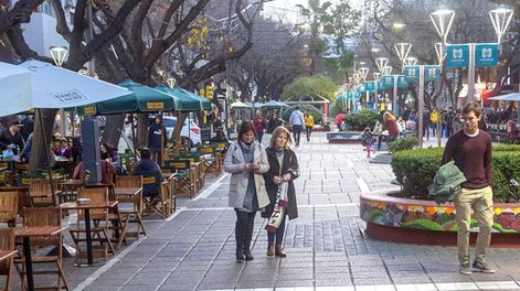 Los Andes | Peatonal Sarmiento: los 30 años de un paseo que enamora