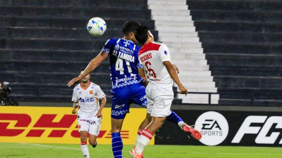 El partido tuvo mucho de disputa, donde el Tomba fue un poco más claro con el balón.