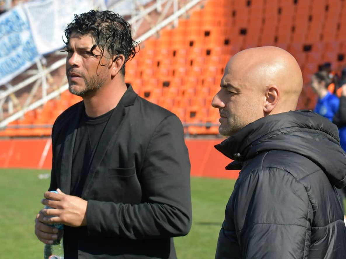 Gómez y Orsi, los entrenadores de Godoy Cruz. / Foto: Orlando Pelichotti - Los Andes