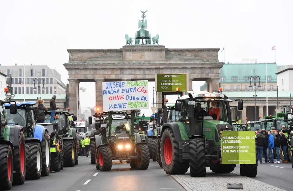 Durante el fin de semana, cientos de tractores coparon las calles de Berlín exigiendo condiciones más justas de comercio ante el avance de las multinacionales y el agronegocio.