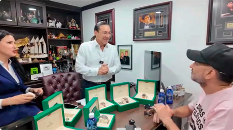 El dueño de Sur Finanzas, Ariel Vallejo, compró un Rolex en Miami.