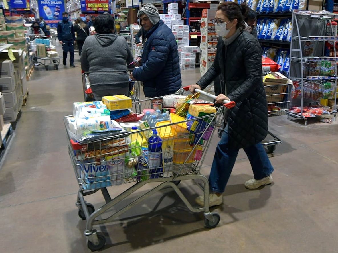 Según una consultora, los productos de consumo masivo tuvieron un aumento del 12,2% en promedio en octubre. Foto: Orlando Pelichotti / Los Andes