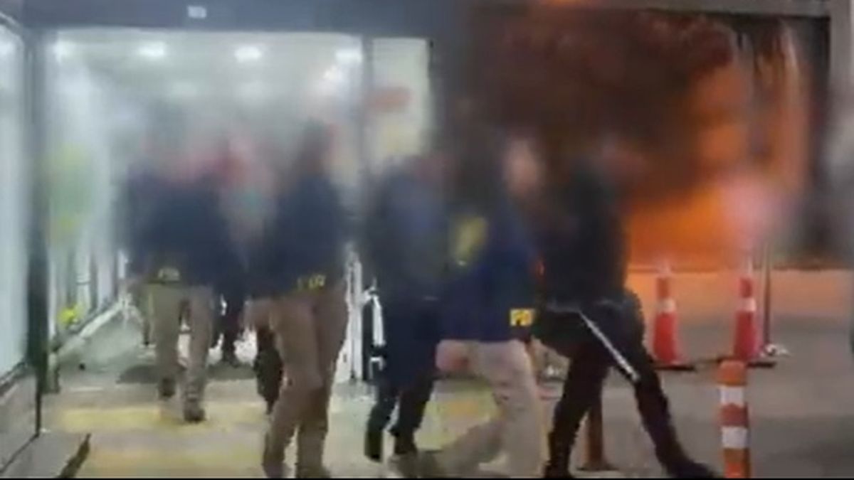 Devuelven a Mendoza a 10 hinchas paraguayos de Olimpia 