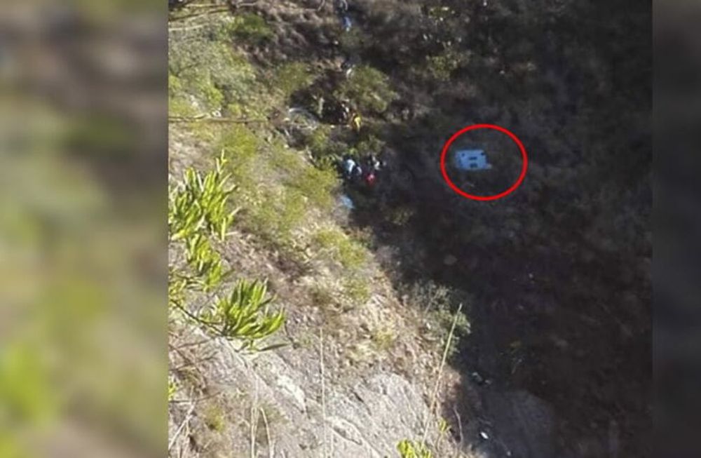 Un micro cayó a un abismo de 300 metros en Perú: al menos 12 muertos