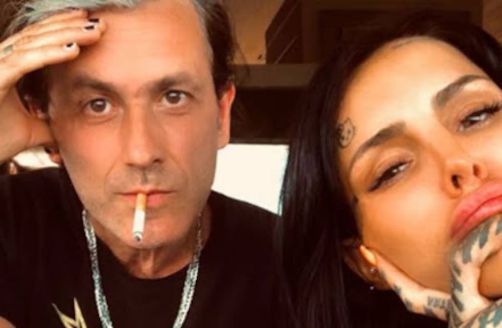 La pareja está más enamorada que nunca