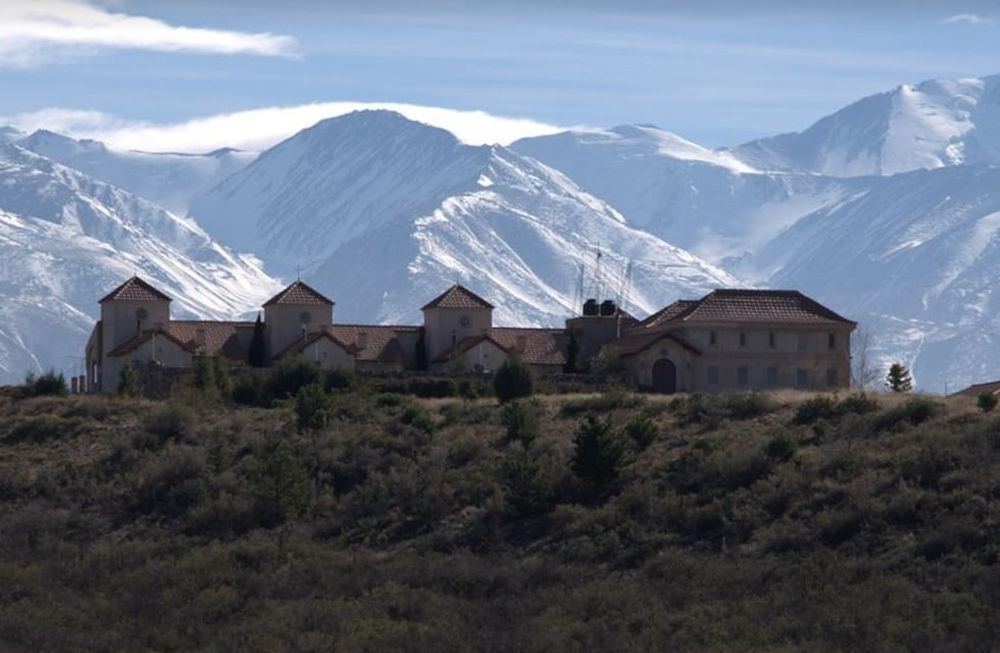 Monasterio del Cristo Orante: los dos monjes acusados por abusos contra un aspirante van a juicio