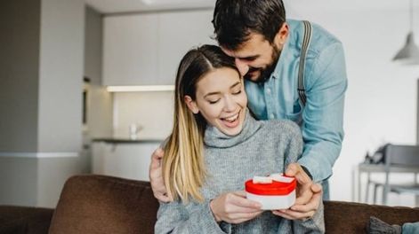 Love Bombing: qué es y como saber si tu pareja lo hace.