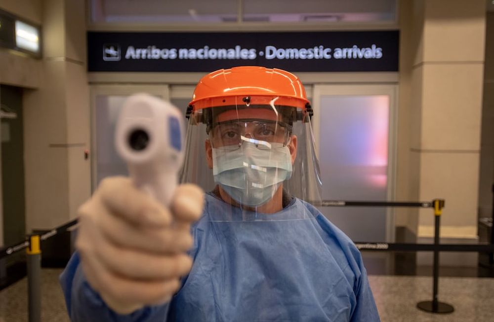 Aeropuertos Argentina 2000 presento las acciones sanitarias que se llevaran a cabo en Mendoza a la espera del retorno de los vuelos Foto: Ignacio Blanco / Los Andes