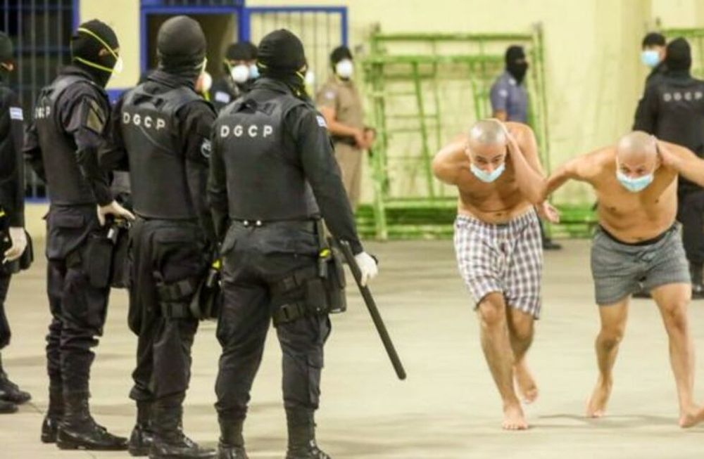 Policía de El Salvador y pandilleros arrestados