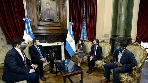 El diputado mantuvo una reunión con la directora adjunta del departamento del Hemisferio Occidental, Julie Kozack; el jefe de la misión para Argentina, Luis Cubeddu; y el representante residente del FMI, Trevor Alleyne.