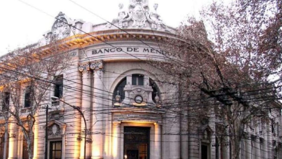 Los que dejaron desnuda a Mendoza, ahora hablan