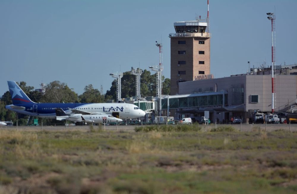 Cierre del aeropuerto de Mendoza: dejarían de viajar 6.180 personas por día