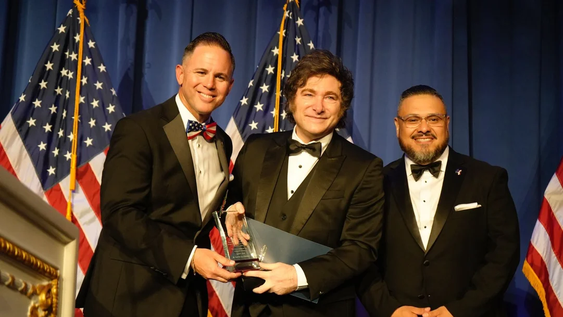 Javier Milei fue distinguido con el “Lion of Liberty Award” en Miami.