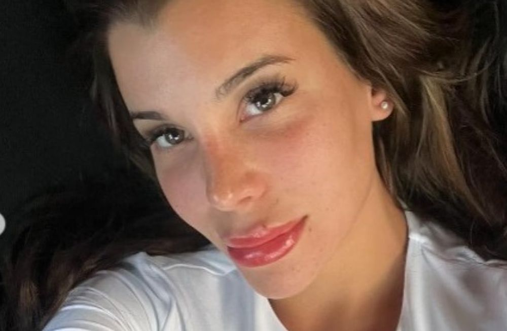 El look escotado de Charlotte Caniggia. / instagram