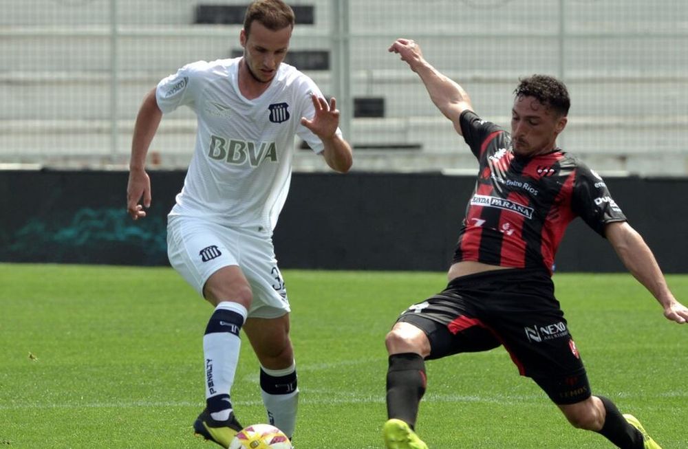 Patronato le dio vuelta el partido a Talleres y ganó su primer partido en la Superliga