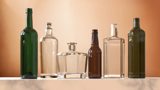 Transformá una botella de vidrio en adorno casero con reciclaje creativo económico.