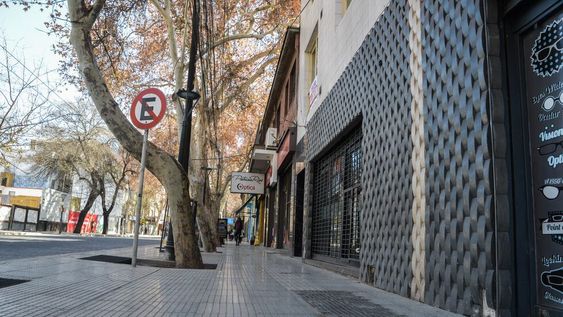 Atención peatones: la Ciudad pone en valor las veredas de calle Colón