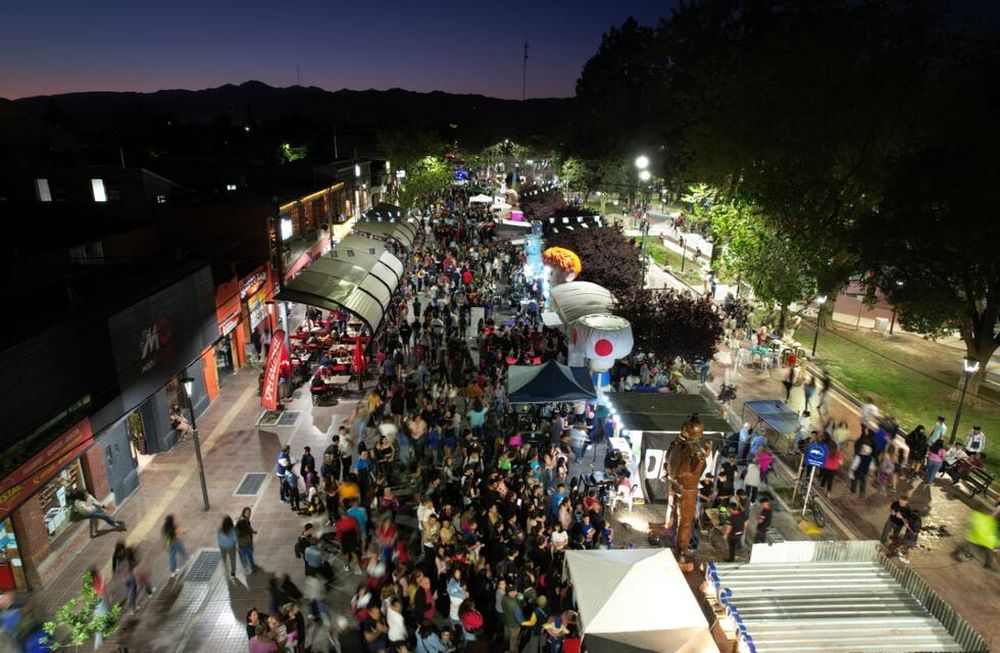 Cerca de 50 mil personas pasaron por los kioscos de Maipú