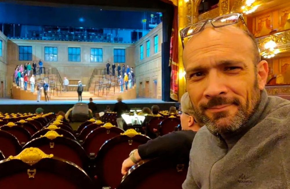 Christian Peregrino, el cantante despedido del Teatro Argentino de La Plata por apoyar a Milei. Foto: Clarín
