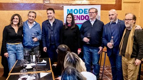 Los diputados Enrique Thomas y Guillermo Mosso (Pro) con el ministro de Educación, Tadeo García Zalazar.&nbsp;