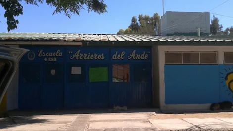 Escándalo en una escuela de Mendoza: una abuela retiró a su nieto sin permiso y aseguran que le dio un arma
