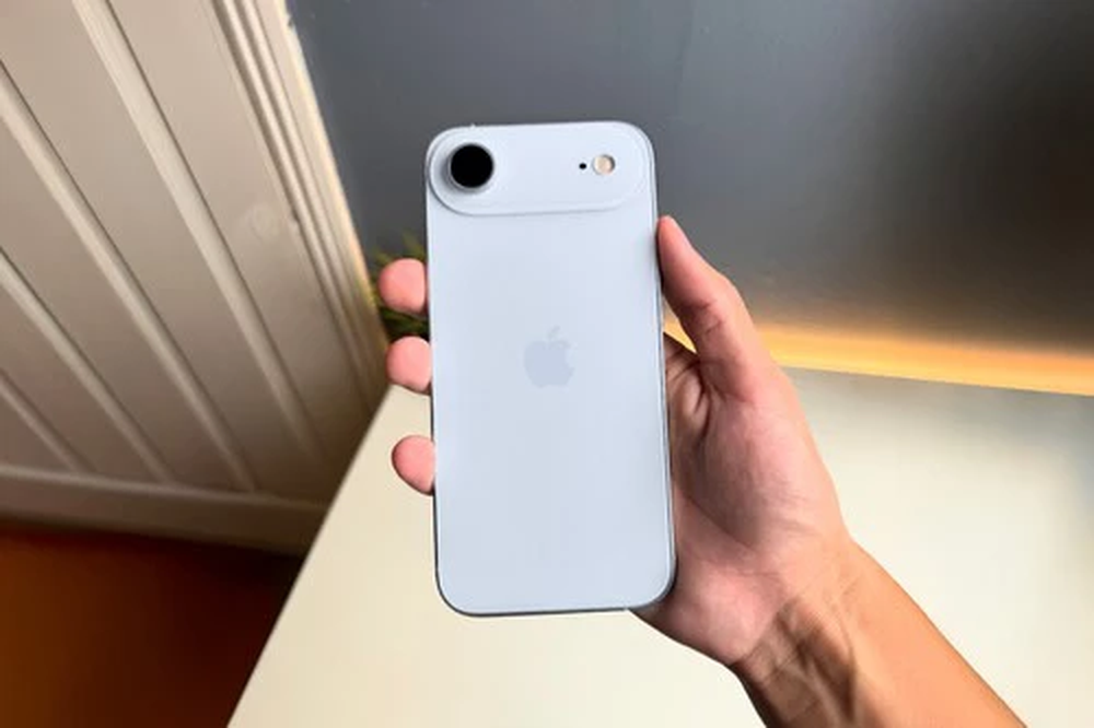 Apple unveiled the iPhone 17 and its Air, Pro, and Pro Max models: new features, design, and cameras.