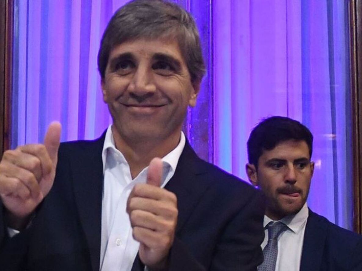 El ministro Caputo satisfecho con la mejora de la recaudación.