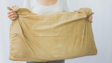 Lo que esconden tus almohadas puede afectar tu salud. Cómo actúa el moho, qué hacer con las manchas y consejos clave para una correcta limpieza y prevención