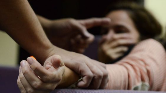 Detuvieron en Maipú a un hombre acusado de abusar a su hija durante 10 años y embarazarla