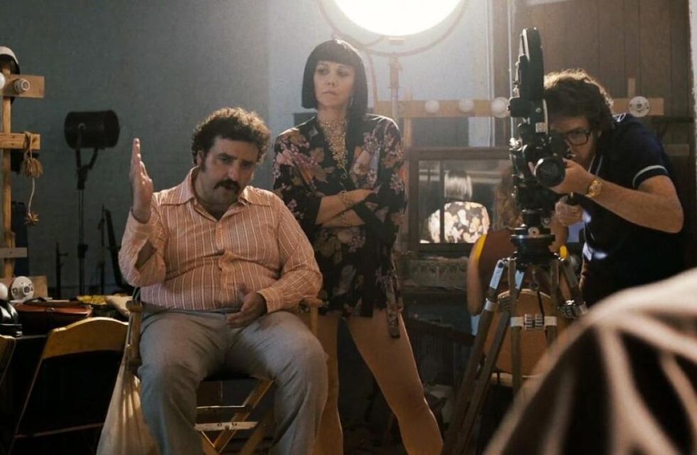 La meca de la industria audiovisual vuelve a rodar algunos películas y estiman nuevas formas de producción, para evitar el contacto físico.