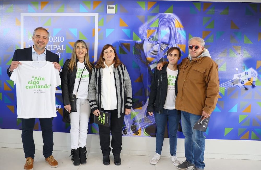 Matías Stevanato (intendente de Maipú), Viviana Gutiérrez (compañera de Marciano Cantero hasta sus últimos días), Marta Cantero (hermana del músico), Javier Cantero (hijo de Marciano) y Mario Araniti (músico, escritor y amigo del cantante).