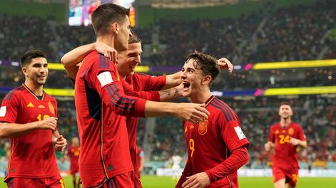 España fue una aplanadora y goleó por 7 a 0 en su debut (Foto: AP).