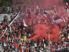 El Cruzado y el Expreso viven su primer cruce en el ascenso en el estadio Malvinas Argentinas. El Cruzado y el Expreso viven su primer cruce en el ascenso en el estadio Malvinas Argentinas.