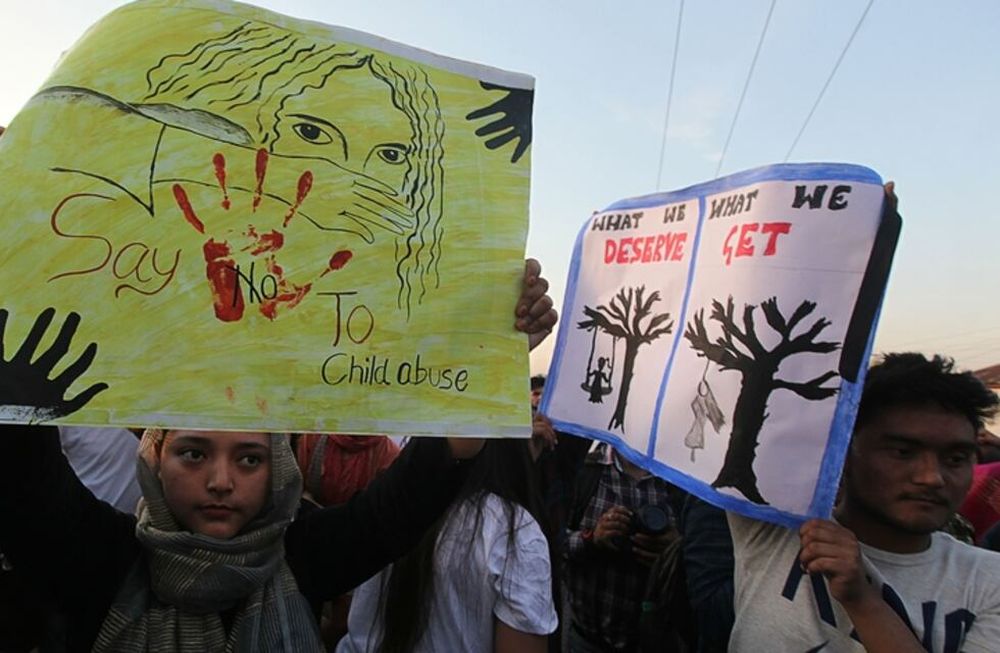 Mujer pidió que violen en grupo y mutilen a su hijastra de 9 años porque le tenía celos
