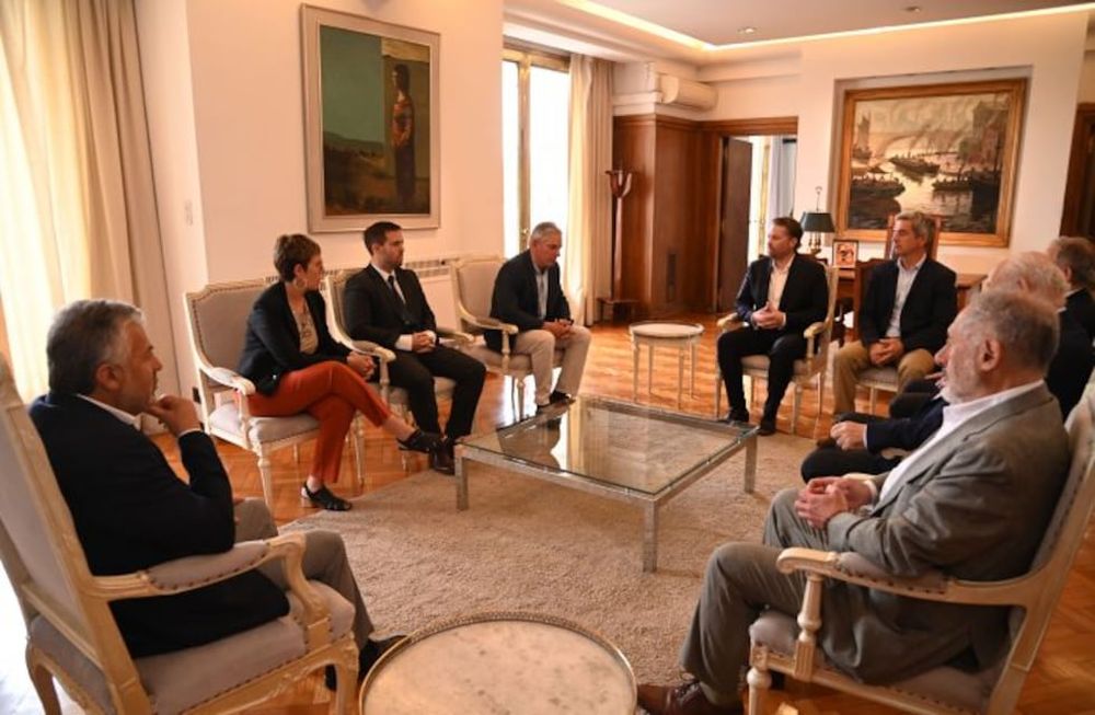El gobernador Alfredo Cornejo se reunió con directivos de la empresa canadiense Kobrea Exploration Corp., que tiene siete proyectos en Malargüe Distrito Minero Occidental. Foto: Gobierno de Mendoza