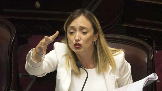 Anabel Fernández Sagasti durante el debate en el Senado
