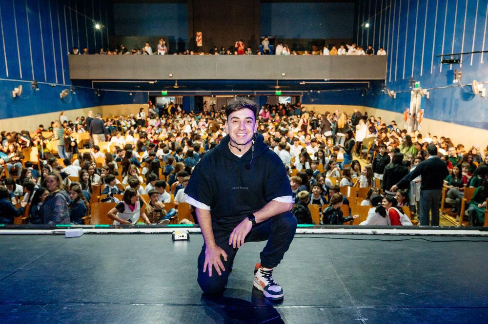 Ayrton nota un deterioro social, educativo y cultural a lo largo de la década en su trabajo con jóvenes. Foto: Gentileza Oviedo