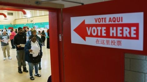 Los Andes | Los votantes esperan para emitir su voto en la Escuela Primaria JO Wilson en Washington, DC, EE.UU., 05 de noviembre de 2024. Foto: EFE/EPA/WILL OLIVER