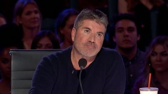 Simon Cowell se cayó de una bici y debió ser operado de urgencia de una grave lesión en la espalda