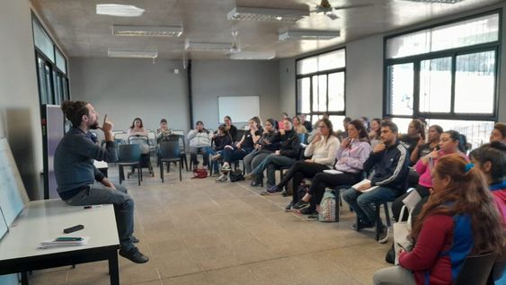 Vecinos y vecinas del Gran Mendoza aprendieron sobre lengua de señas en el NIDO