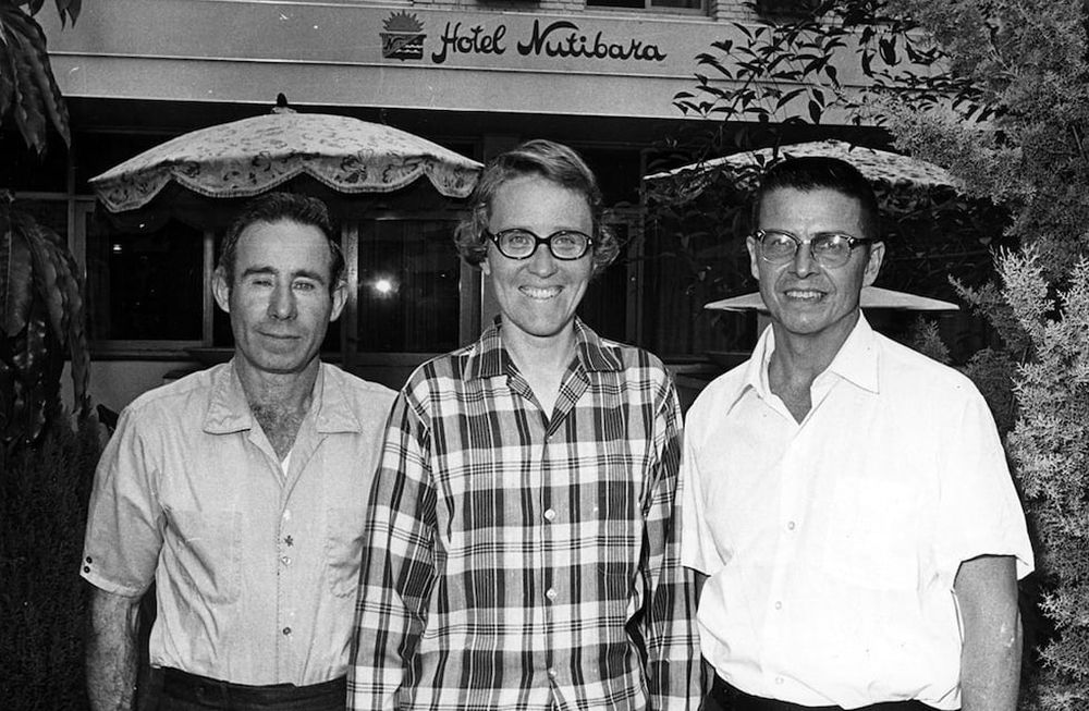 Foto de Los Andes, reproducida por el New York Times. En el hotel Nutibara, al centro está Janet Johson, junto a Arnold McMillen y William Eubank, otros integrantes de la expedición de 1973.Foto: Los Andes