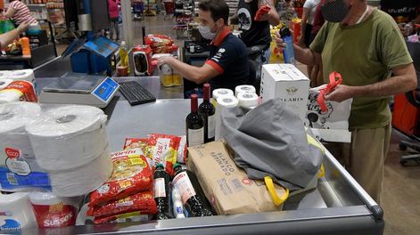 Las familias mendocinas necesitaron más de 135 mil pesos para no ser pobres. - Foto: Orlando Pelichotti / Los Andes