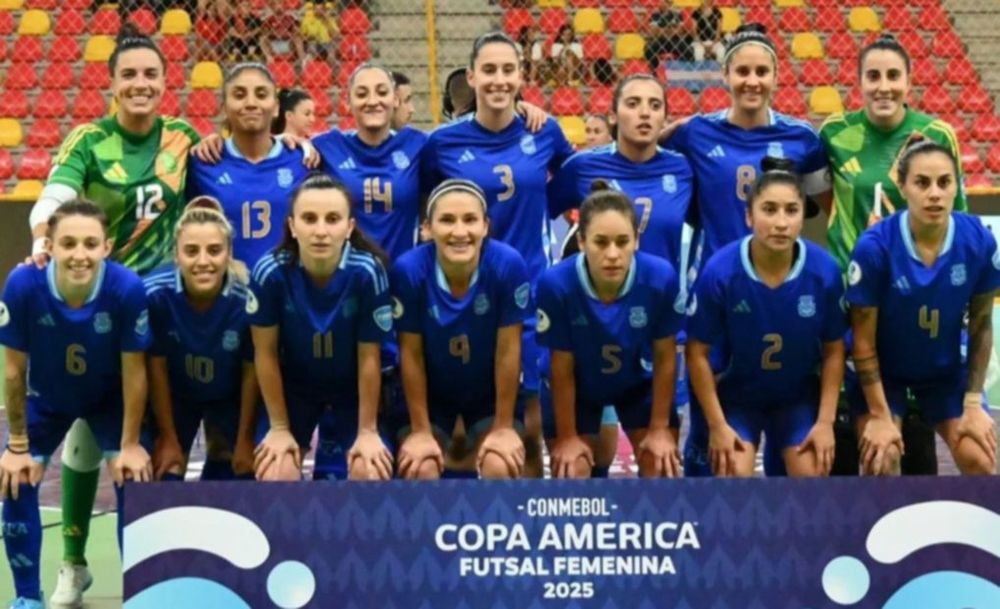 La selección argentina femenina de futsal que compite en el torneo Sudamericano de la especialidad, que se disputa en Brasil.