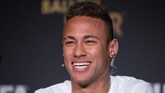 Por el piso: Neymar se ríe de sí mismo en Instagram