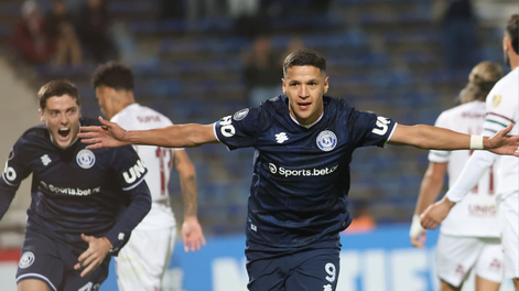En el inicio segundo tiempo apareció el histórico goleador de la Lepra, el paraguayo Alex Arce para poner en ventaja a su equipo en el Malvinas.