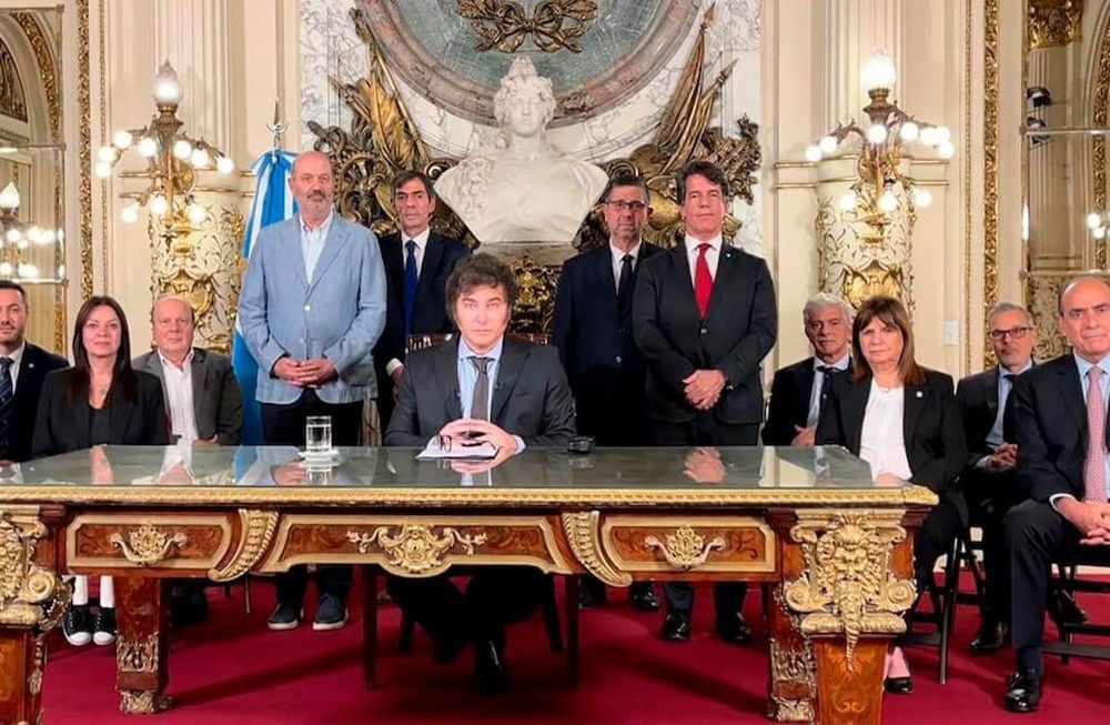 .El Ejecutivo Nacional, a cargo de Javier Milei, envió al Congreso su Ley de “Bases y Puntos de Partida para la Libertad de los Argentinos”, la misma incluye 664 artículos y el 603° hace foco en la Ley de Empleo Público.